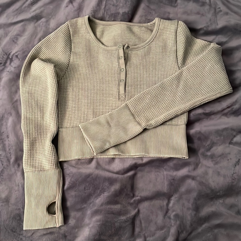 Aerie Thermal Quarter-button shirt with thumb holes, size S